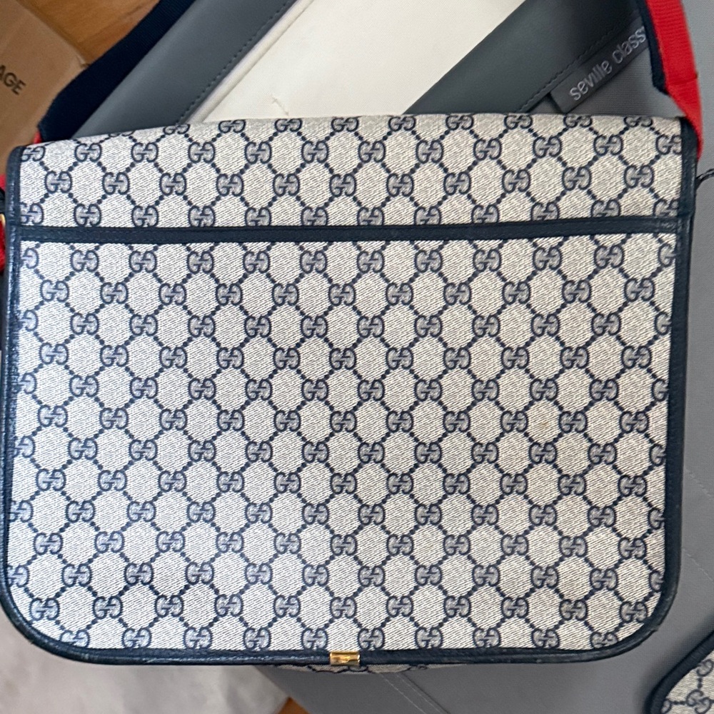 Gucci Beige and Black Monogram Shoulder Bag - Picture 3 of 3